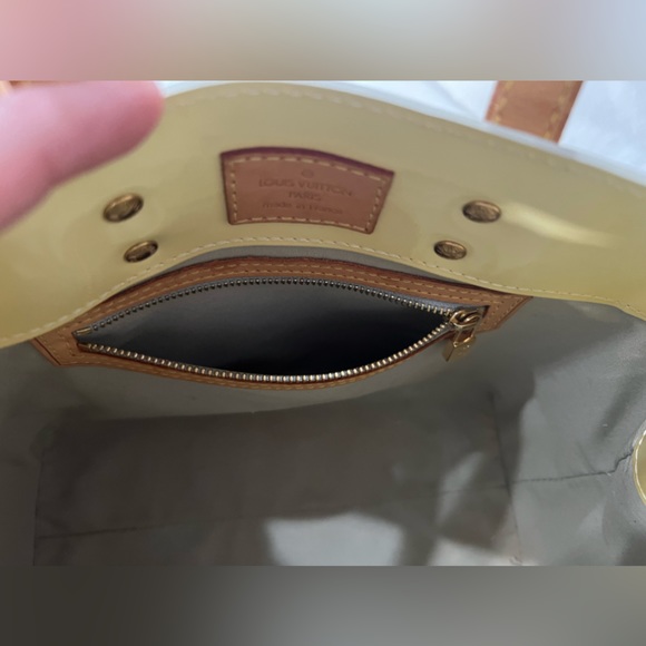 ✨LOUIS VUITTON Monogram Vernis Reade PM Hand Bag✨ - Picture 9 of 12